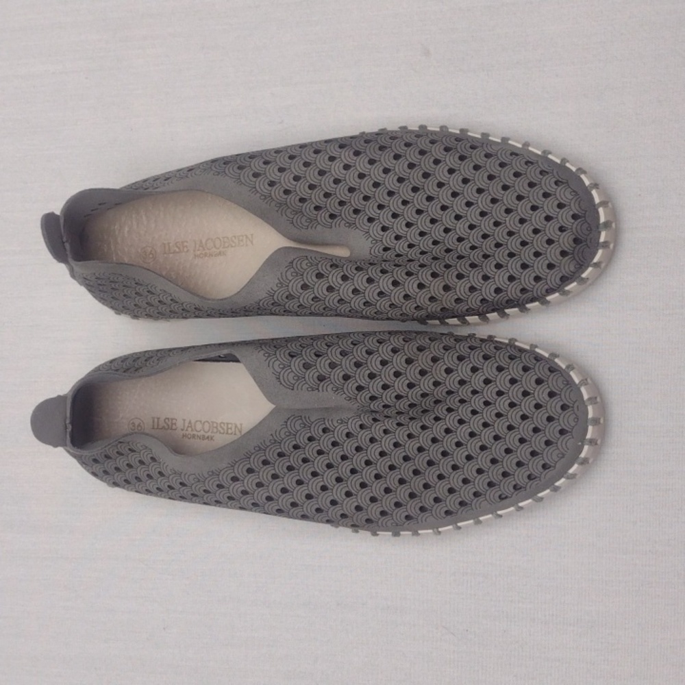 Isle Of Jacobsen Tulip Perforated Slip-On Shoes